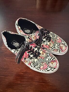 RARE DISNEY Women’s Cheshire Cat Graphic Vans Sneakers - Pink/Black/White